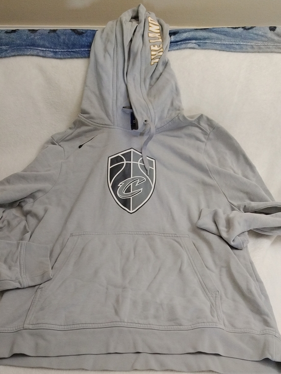 Nike Tops - Nike City Edition Cleveland Cavaliers Hoodie Women's Medium